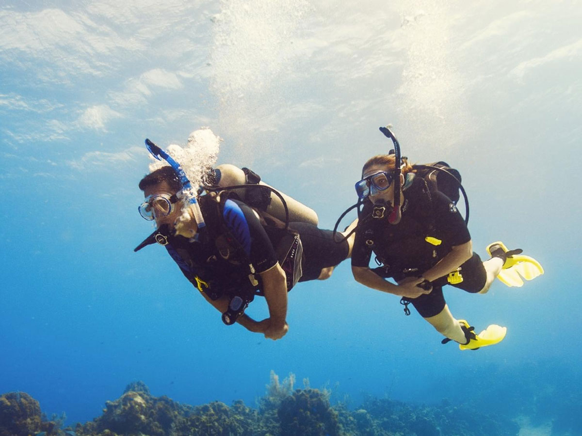 Diving instructor with student